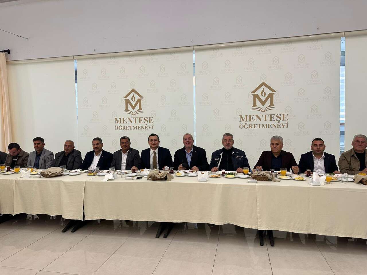 AK Parti Menteşe’den Muhtarlara Kahvaltı Programı 1